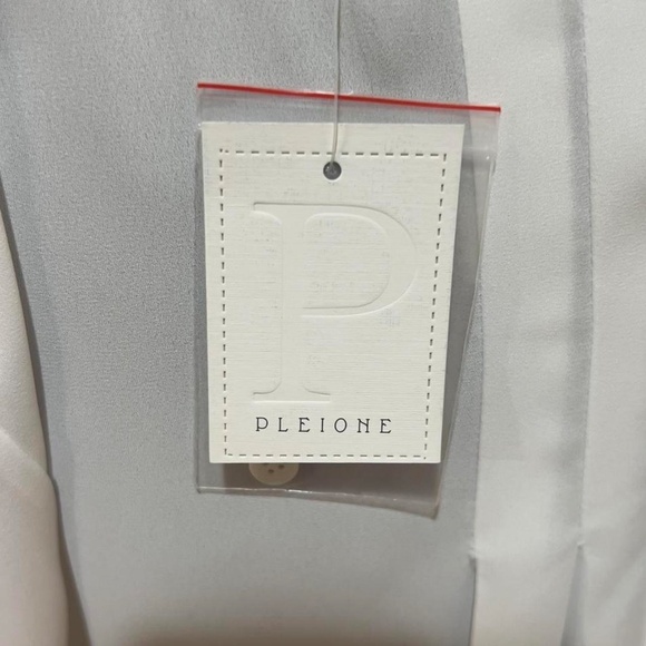 Pleione White Pleated High-Low Blouse with Back Buttons - Size Small - Picture 5 of 5